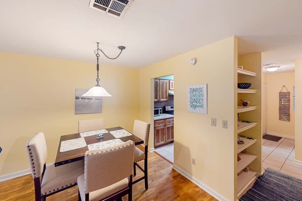 Sunny condo near the sand with pool, hot tub, tennis, smart TV, W&D, & AC