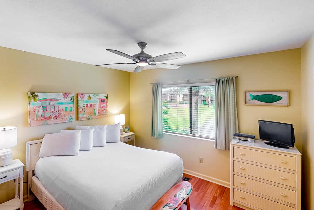 Sunny condo near the sand with pool, hot tub, tennis, smart TV, W&D, & AC