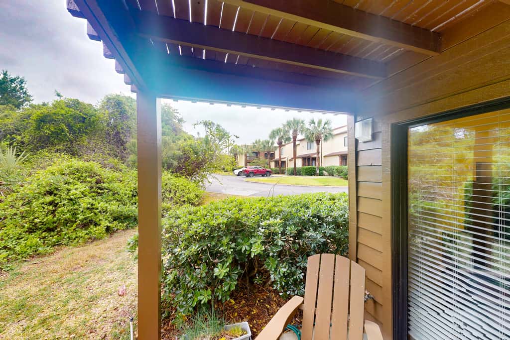 Sunny condo near the sand with pool, hot tub, tennis, smart TV, W&D, & AC