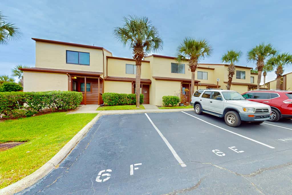 Sunny condo near the sand with pool, hot tub, tennis, smart TV, W&D, & AC