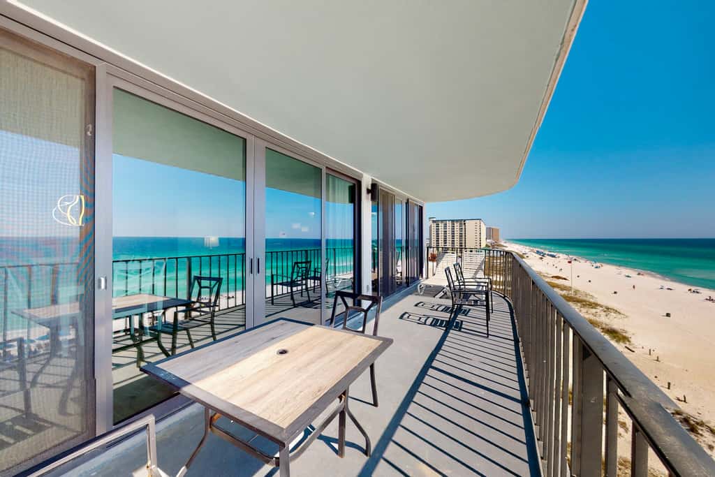 Charming & elegant Gulf-front condo w/shared pools, hot tub, gym
