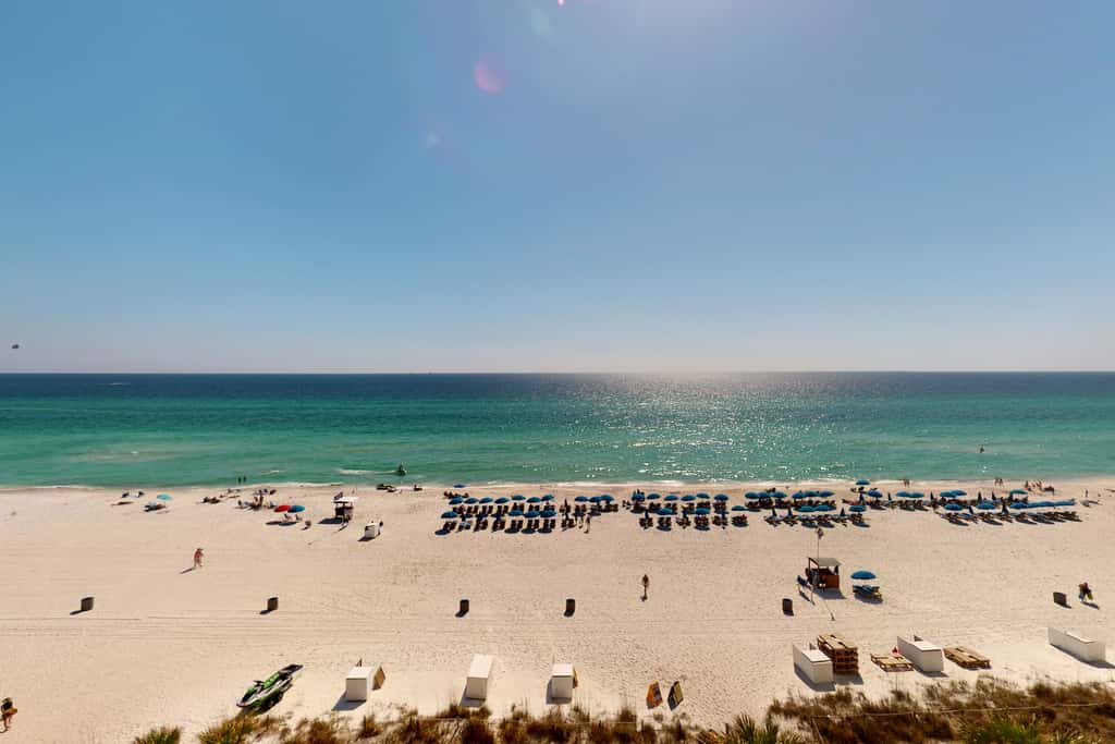 Charming & elegant Gulf-front condo w/shared pools, hot tub, gym