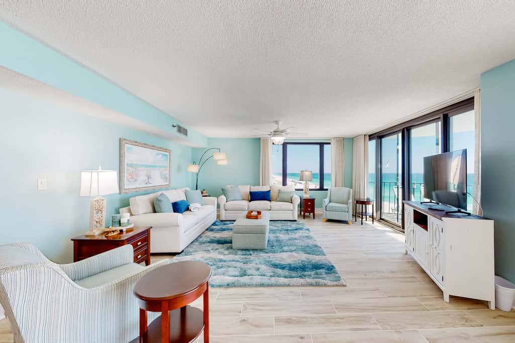 Charming & elegant Gulf-front condo w/shared pools, hot tub, gym
