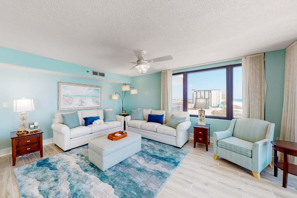 Charming & elegant Gulf-front condo w/shared pools, hot tub, gym