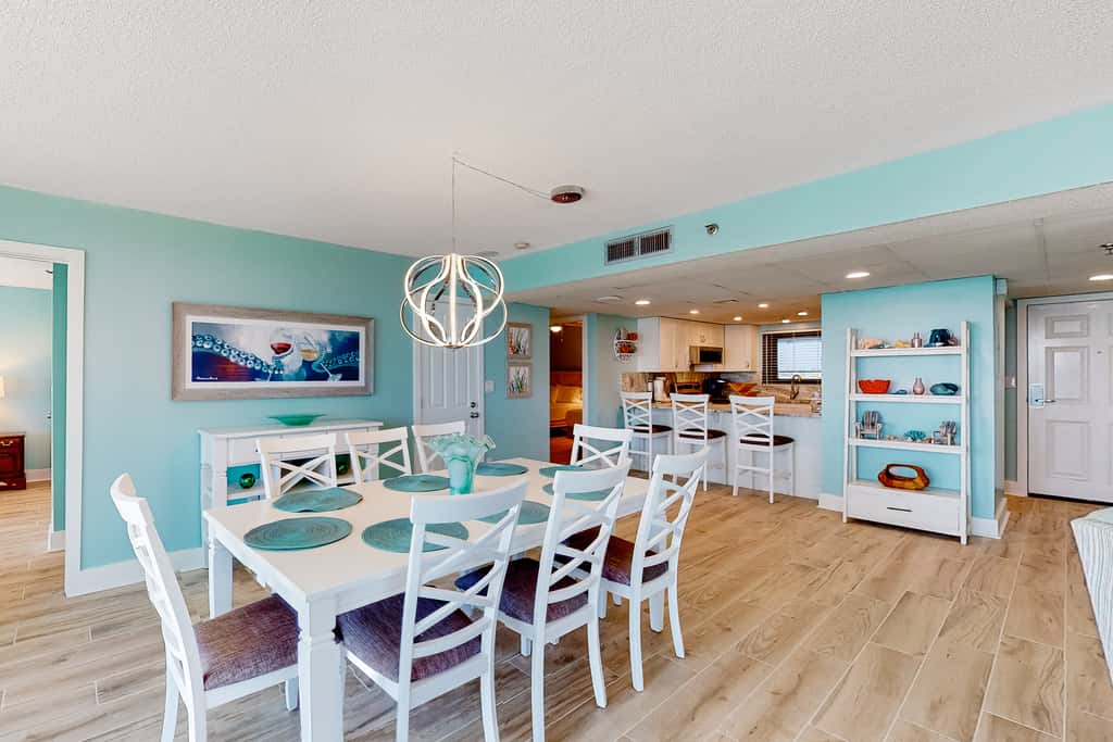 Charming & elegant Gulf-front condo w/shared pools, hot tub, gym