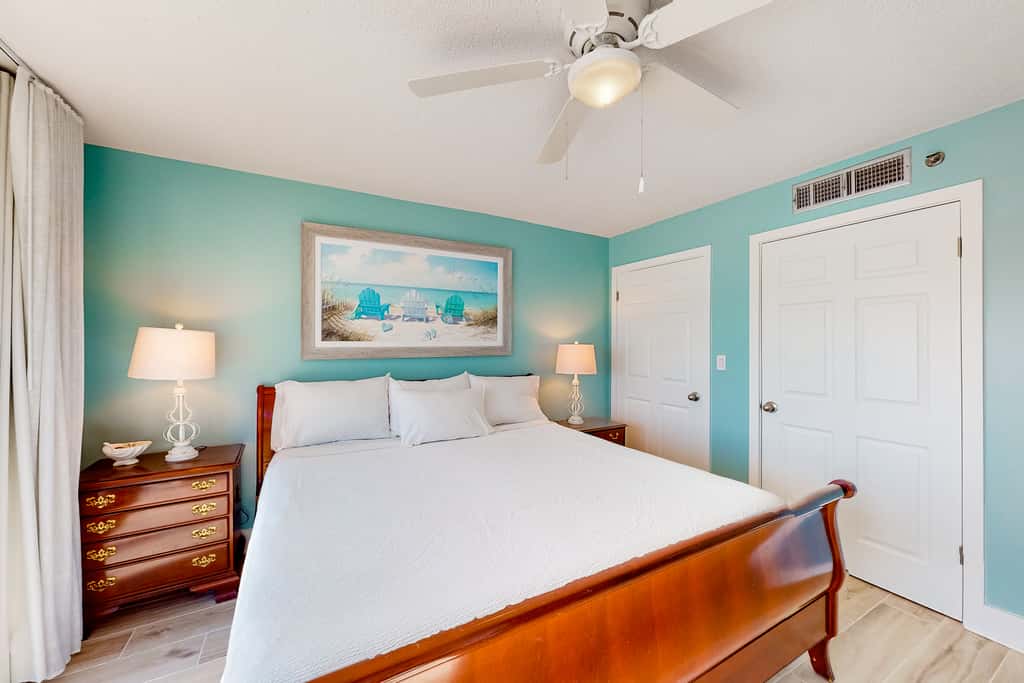 Charming & elegant Gulf-front condo w/shared pools, hot tub, gym