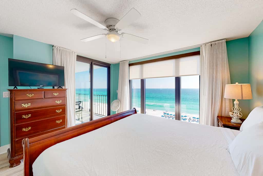 Charming & elegant Gulf-front condo w/shared pools, hot tub, gym