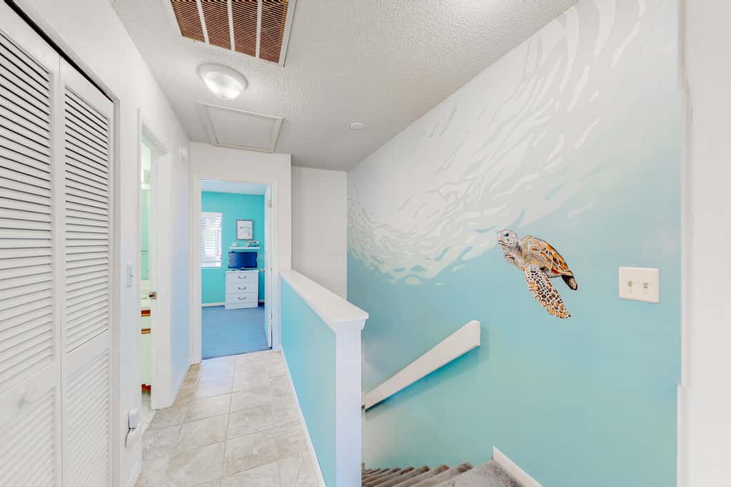 Relaxing townhome with pool, tennis court, beach access, balcony, patio, & TV