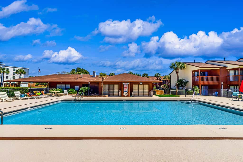 Relaxing townhome with pool, tennis court, beach access, balcony, patio, & TV
