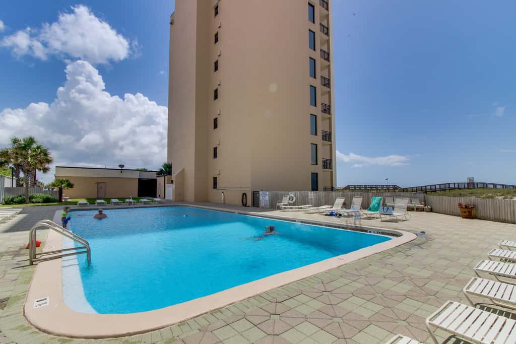 Beachfront Condo with Gulf-View, Balcony, with Shared Pool, & Gym