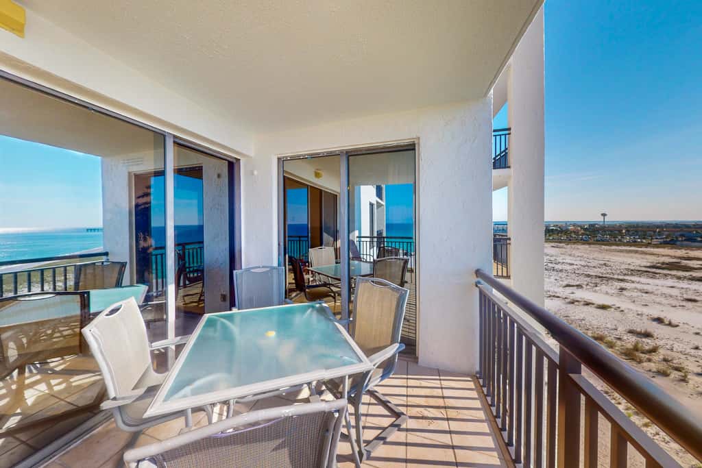 Beachfront Condo with Gulf-View, Balcony, with Shared Pool, & Gym