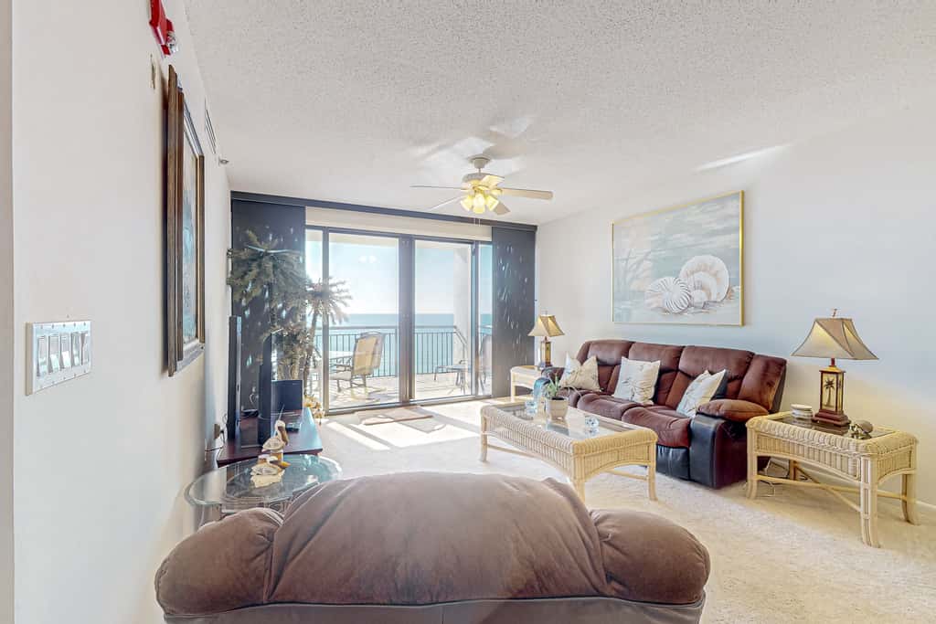 Beachfront Condo with Gulf-View, Balcony, with Shared Pool, & Gym