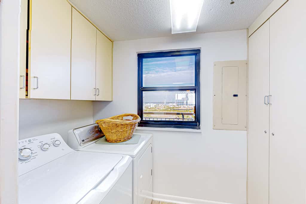 Beachfront Condo with Gulf-View, Balcony, with Shared Pool, & Gym