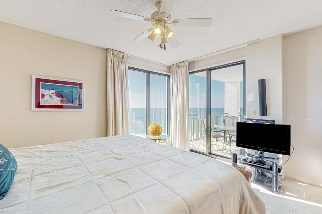 Beachfront Condo with Gulf-View, Balcony, with Shared Pool, & Gym