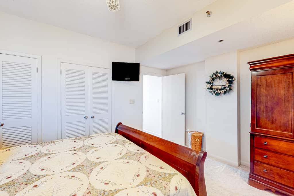 Beachfront Condo with Gulf-View, Balcony, with Shared Pool, & Gym