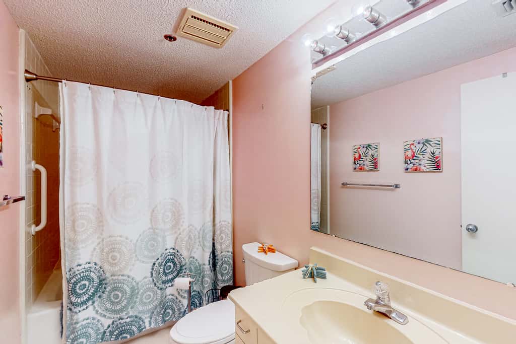 Beachfront Condo with Gulf-View, Balcony, with Shared Pool, & Gym