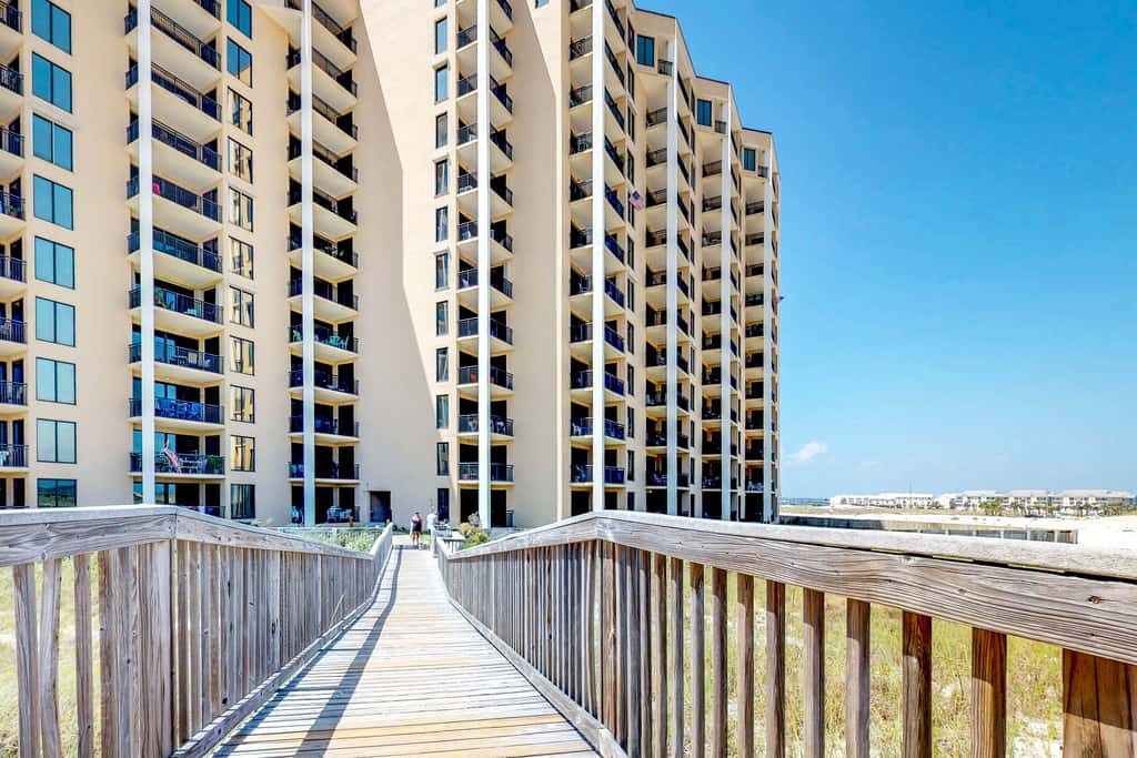 Beachfront Condo with Gulf-View, Balcony, with Shared Pool, & Gym