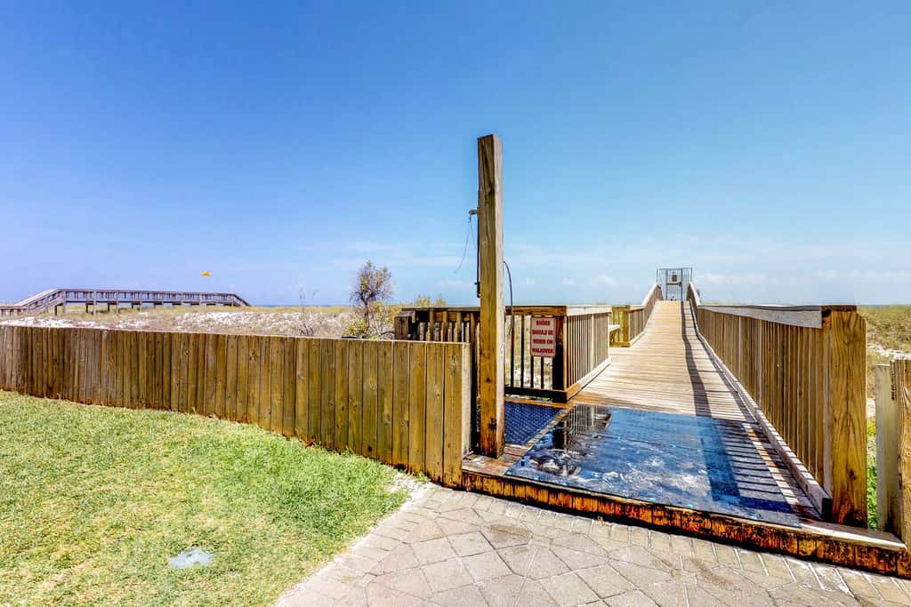 Beachfront Condo with Gulf-View, Balcony, with Shared Pool, & Gym