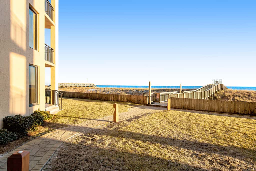 Beachfront Condo with Gulf-View, Balcony, with Shared Pool, & Gym