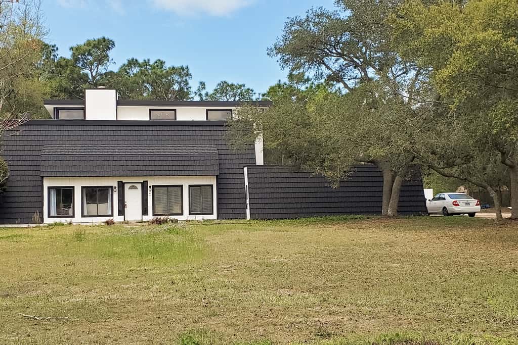 Updated dog-friendly home with private outdoor pool, patio, fireplace, W&D, AC