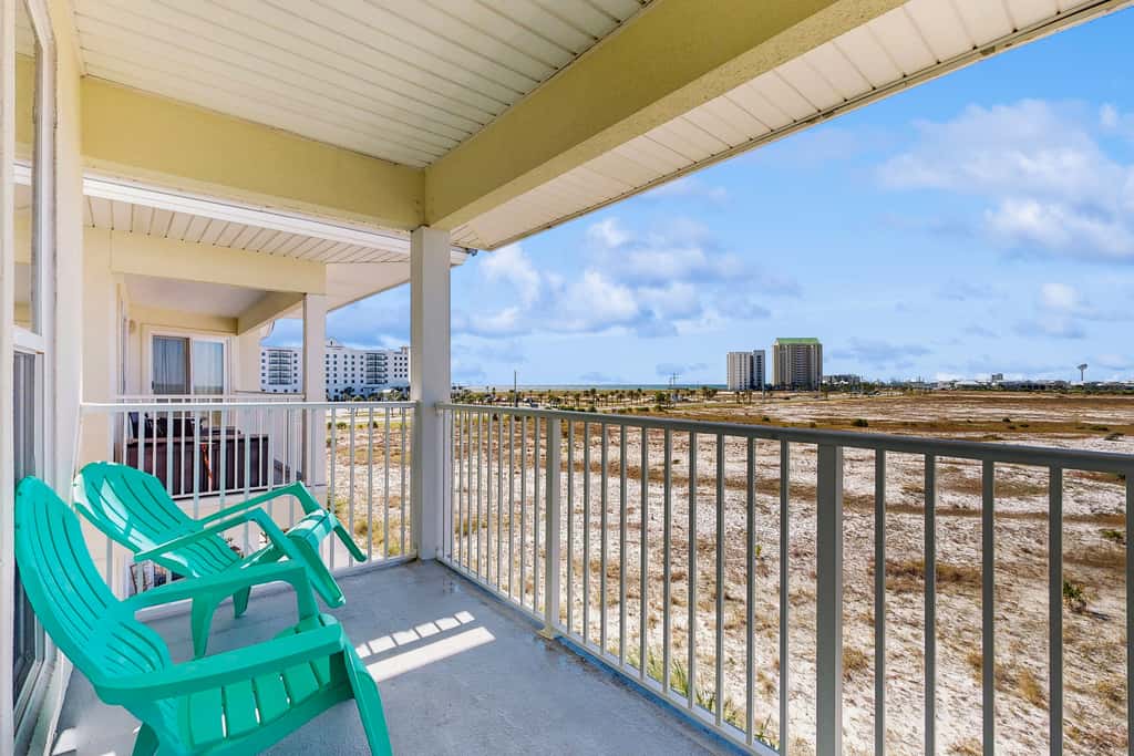 Gorgeous coastal home with shared pool & easy beach access