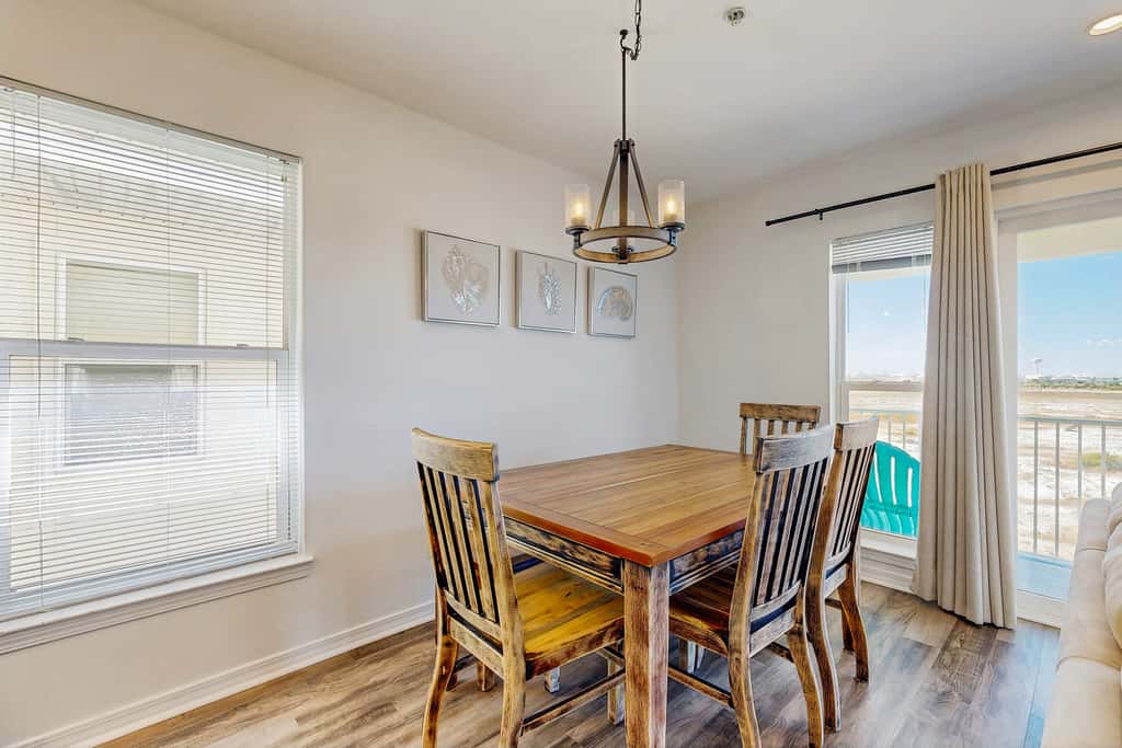 Gorgeous coastal home with shared pool & easy beach access