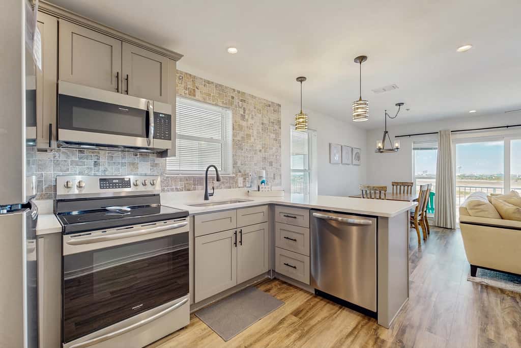 Gorgeous coastal home with shared pool & easy beach access