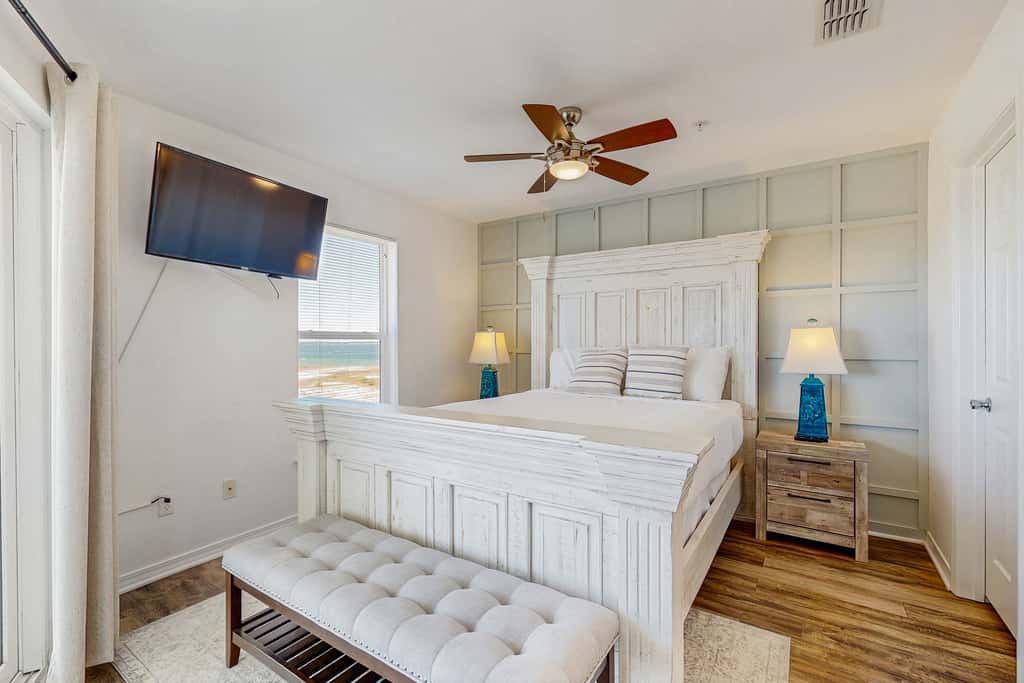 Gorgeous coastal home with shared pool & easy beach access