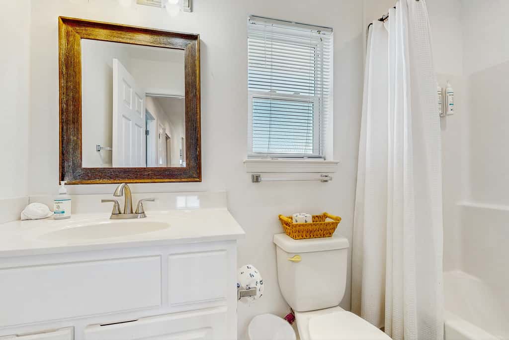 Gorgeous coastal home with shared pool & easy beach access