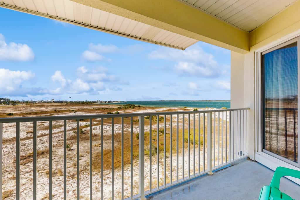 Gorgeous coastal home with shared pool & easy beach access
