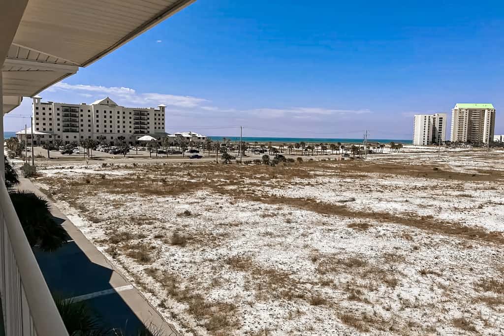 Gorgeous coastal home with shared pool & easy beach access