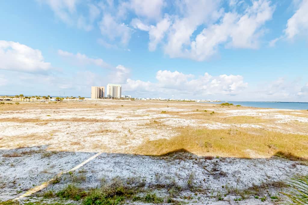 Gorgeous coastal home with shared pool & easy beach access