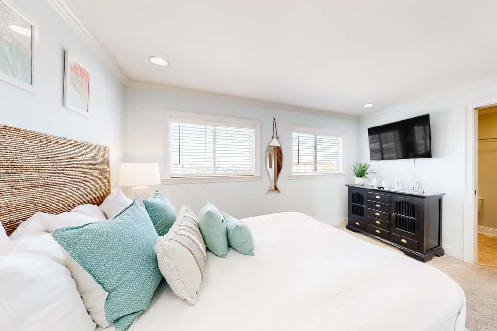 Three-Story Beachfront Gem with a Private Balcony, Ocean View, & Full Kitchen