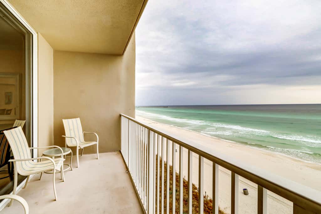 Gorgeous coastal condo with pool, hot tub, fitness center, Roman spa