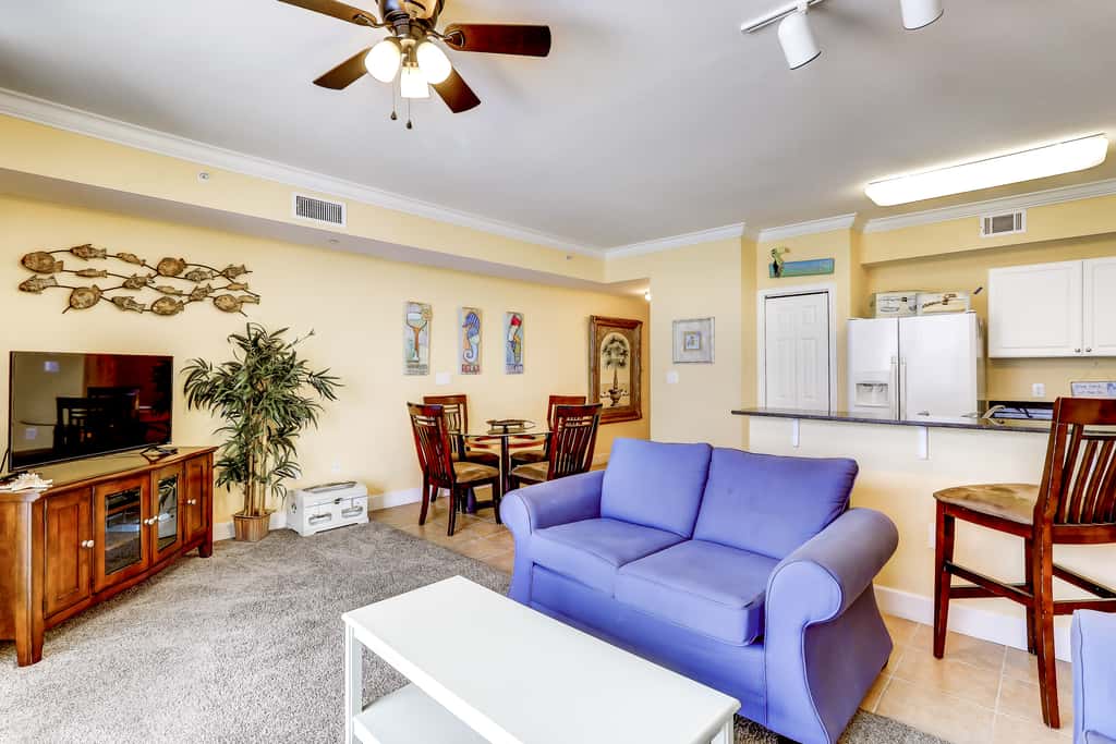 Gorgeous coastal condo with pool, hot tub, fitness center, Roman spa