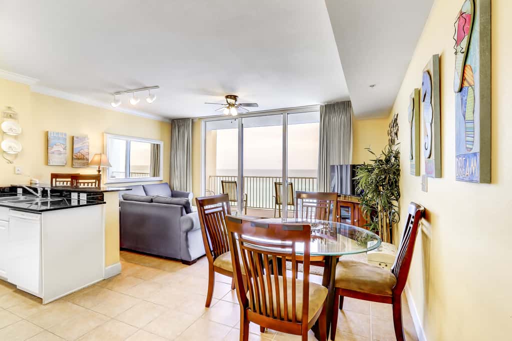 Gorgeous coastal condo with pool, hot tub, fitness center, Roman spa