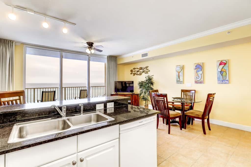 Gorgeous coastal condo with pool, hot tub, fitness center, Roman spa