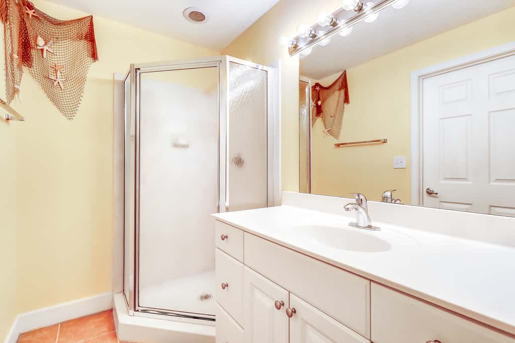 Gorgeous coastal condo with pool, hot tub, fitness center, Roman spa