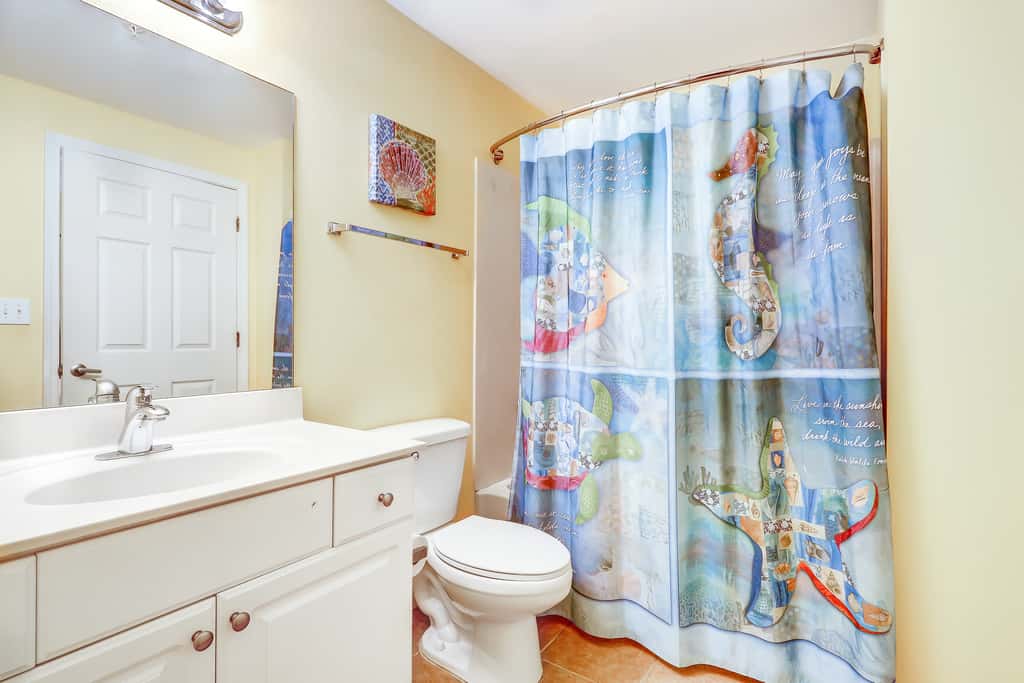 Gorgeous coastal condo with pool, hot tub, fitness center, Roman spa