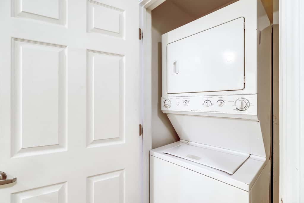 Gorgeous coastal condo with pool, hot tub, fitness center, Roman spa