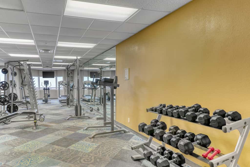 Gorgeous coastal condo with pool, hot tub, fitness center, Roman spa