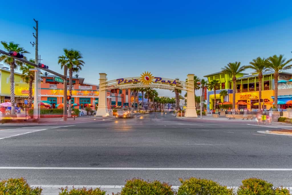 Gorgeous coastal condo with pool, hot tub, fitness center, Roman spa
