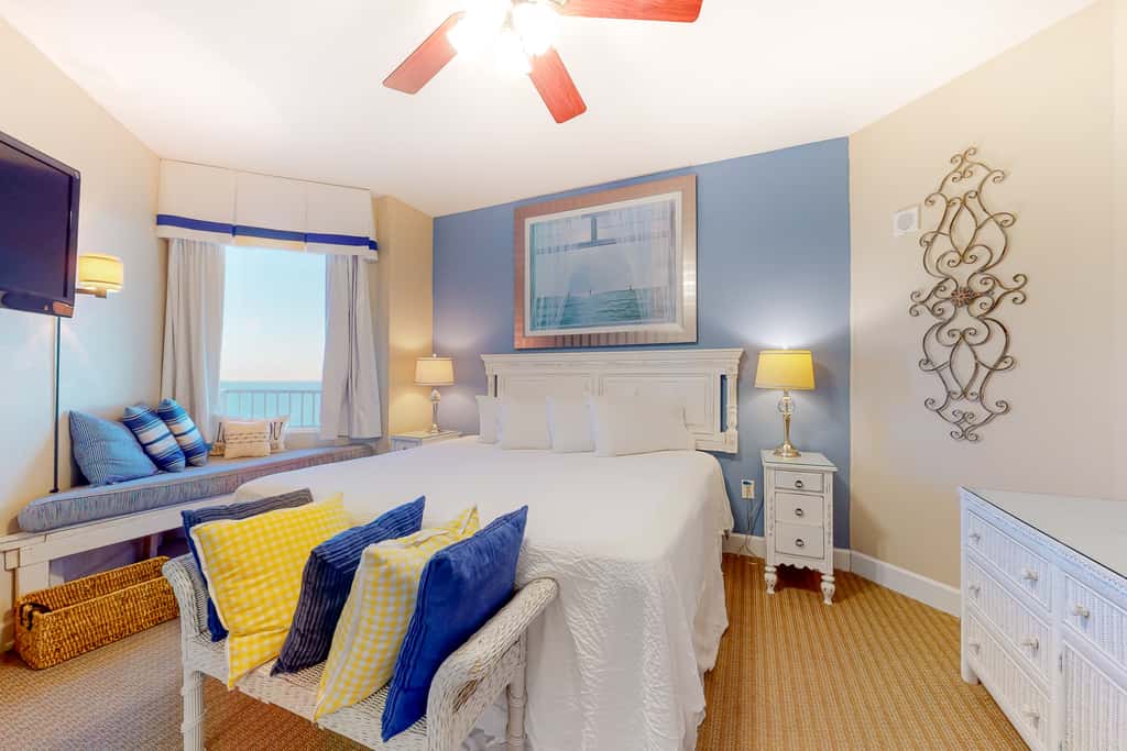 Spacious high-rise condo with stunning beachfront views, pools & hot tubs