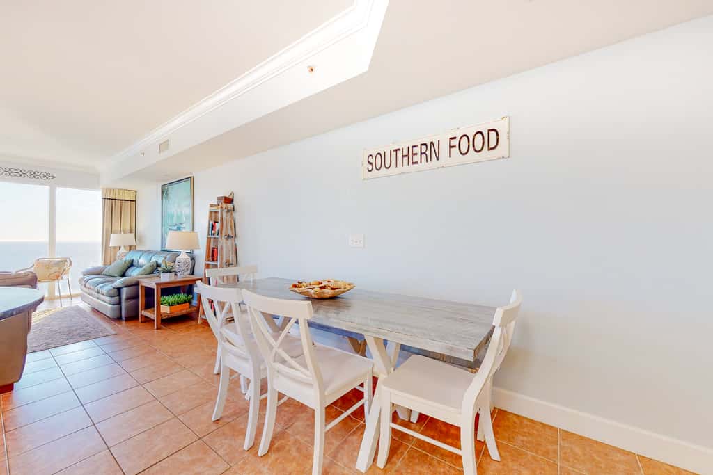 Spacious high-rise condo with stunning beachfront views, pools & hot tubs