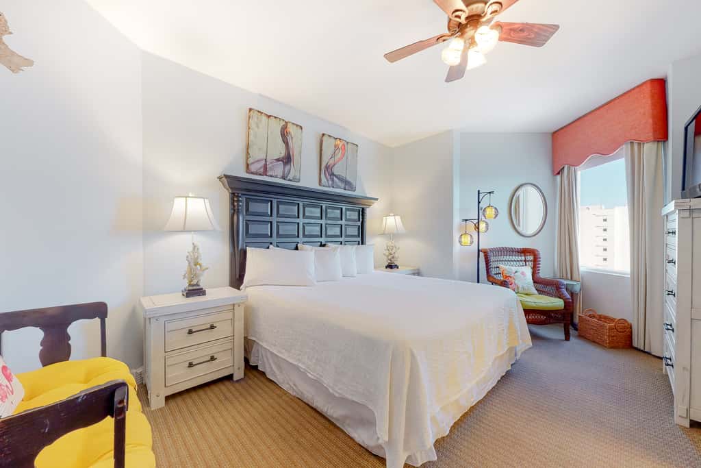 Spacious high-rise condo with stunning beachfront views, pools & hot tubs