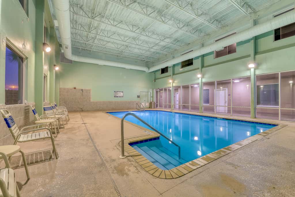 Spacious high-rise condo with stunning beachfront views, pools & hot tubs