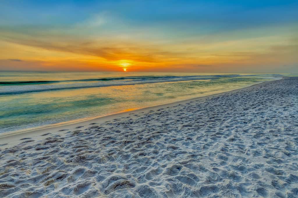 Spacious high-rise condo with stunning beachfront views, pools & hot tubs