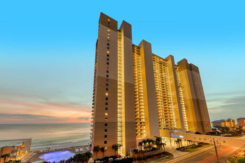 Beachfront Condo, gorgeous views, shared pool and beach access