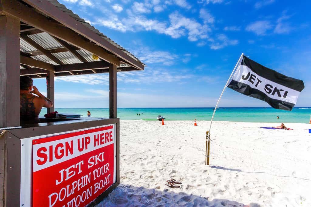 Beachfront Condo, gorgeous views, shared pool and beach access