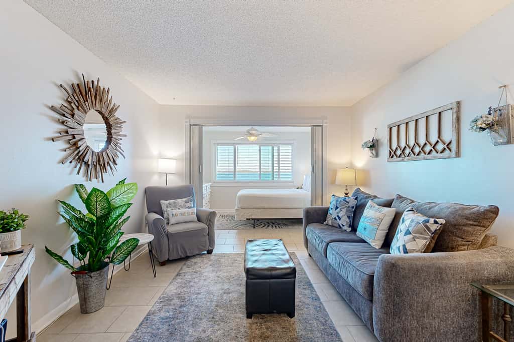 Third-Floor Studio with Shared Pool, Sound View, High-Speed WiFi, & Central AC
